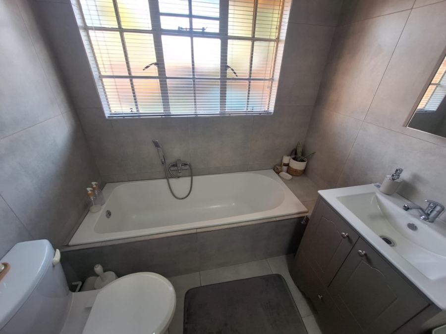 3 Bedroom Property for Sale in Heuwelsig Free State